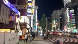 ロン （Girl’s Bar RON）への道順 6／11：直進をして一つ目の路地を越えます。