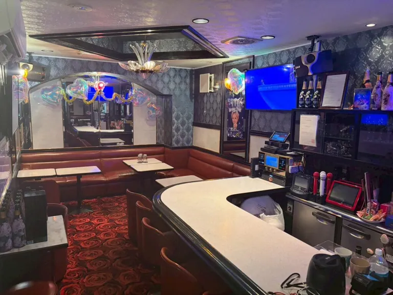 ピンの店内