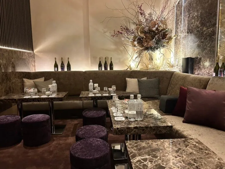 クラブ J2 （club JⅡ）の店内