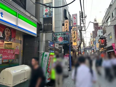 神田茶屋 （カンダチャヤ）への道順 5／5：少し歩くと左手に神田茶屋の入る「星座ビル」があります。