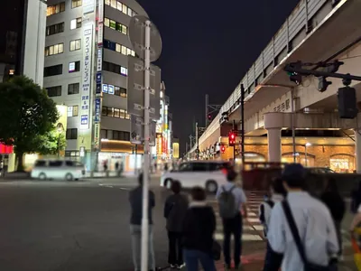 吉祥寺　スペーシアへの道順 3／9：横断歩道を渡たり、反対側へ横断歩道を渡ります。