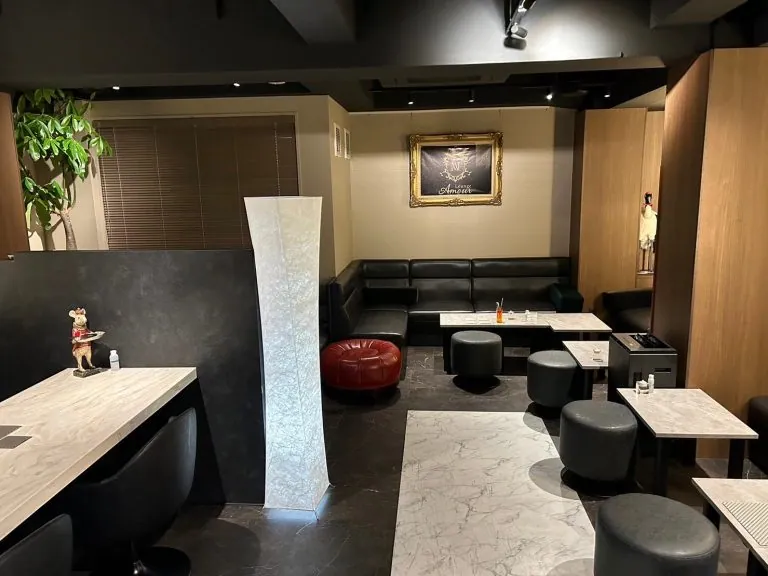 アムールの店内