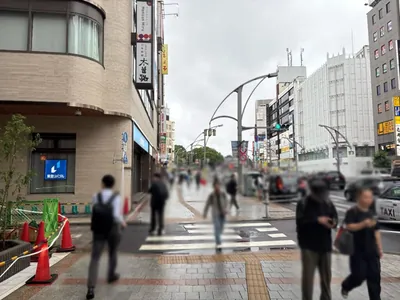 アトランティスへの道順 3／8：一つ目の路地を越えて直進します。