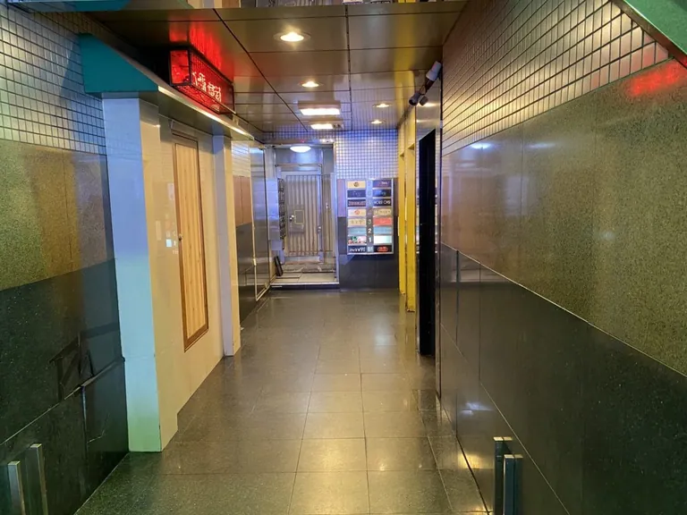令（レイ）/昼の店内