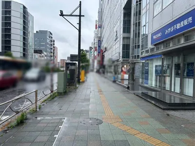 ネオキューブへの道順 6／12：横断歩道を渡ったら左折します。