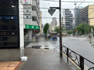 ネオキューブへの道順 9／12：左手の一つ目の路地を越えて直進します。