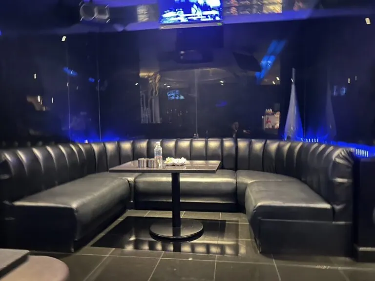 モンサンミッシェルの店内