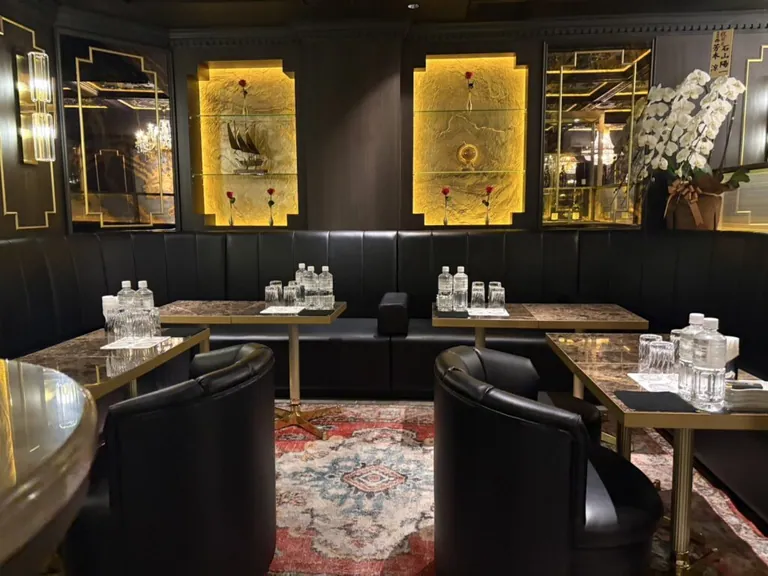 昴 （スバル）の店内