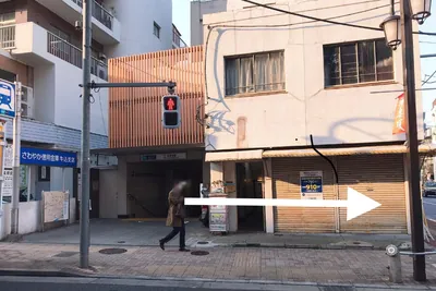 結（ユイ）への道順 1／6：神楽坂駅を出て左に曲がります！