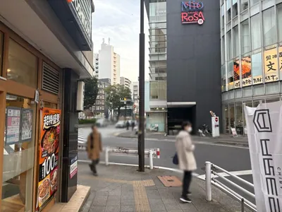 ハーレムへの道順 12／15：「千葉中央駅」ロータリーを左折します。