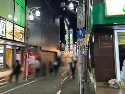 ラメンバーへの道順 7／11：二つ目の路地を左折します。