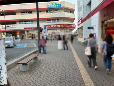プラチナムへの道順 2／6：駅を背に右に進みます。