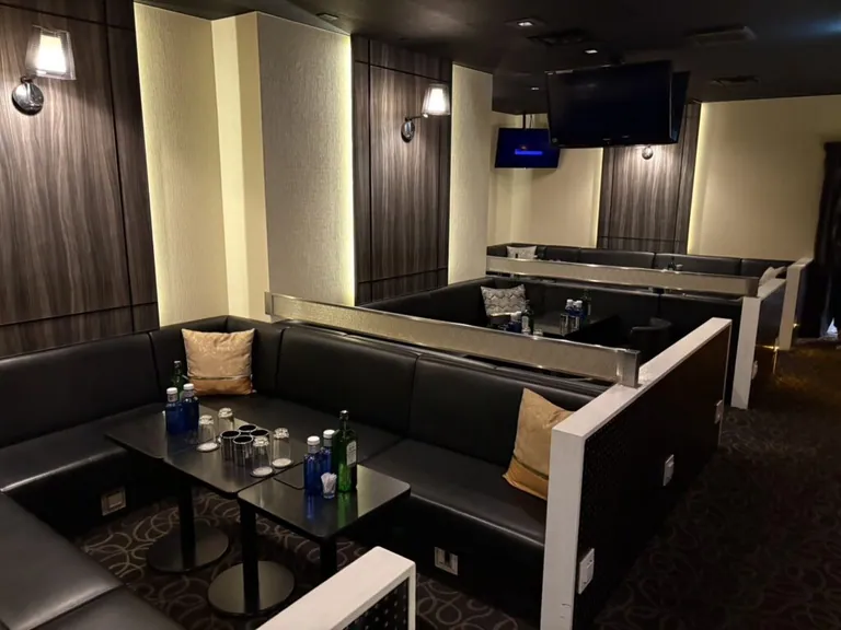 所沢　バビロンの店内
