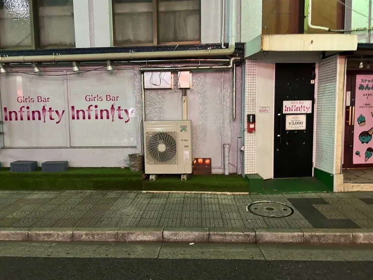 小岩　インフィニティの店内