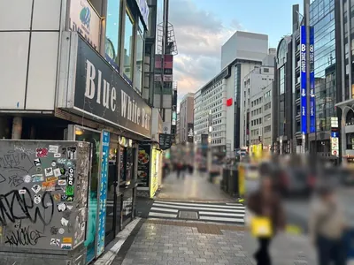 ベネ東京への道順 4／6：二つ目の路地も越えます。