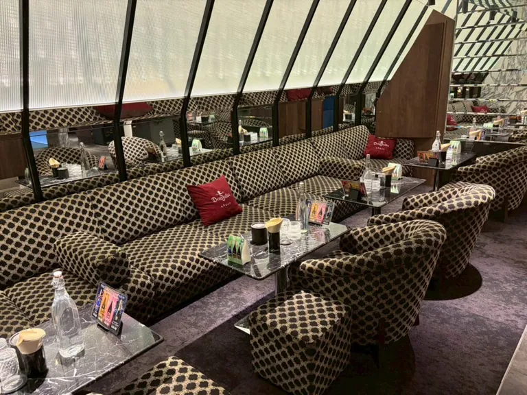 フェアリーの店内