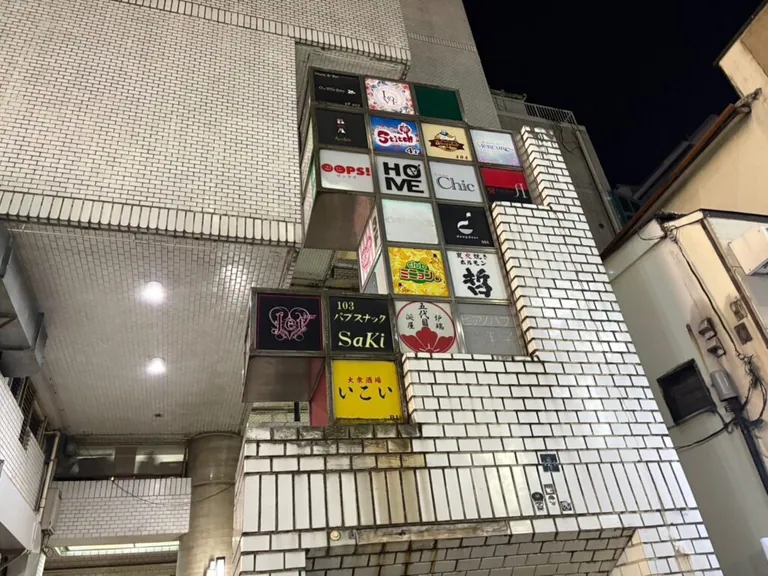 ティアラの店内