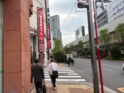 ナナエへの道順 8／9：「難波橋」の交差点から一つ目の路地を左折します。