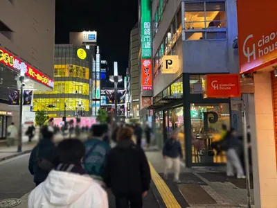 エンジェルフェザーへの道順 4／6：直進します。