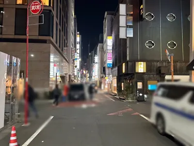 華壇 （カダン）への道順 8／9：一つ目の十字路を超えて直進します。