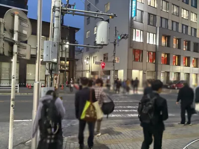 川越　レジーナへの道順 3／8：一つ目の横断歩道を渡ります。