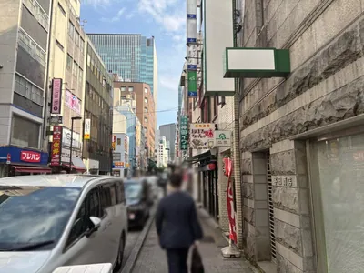 ルナリアへの道順 3／6：渡ったら直進します。
