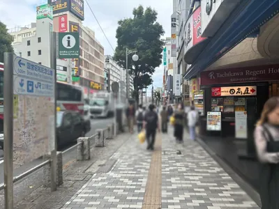 U2 （ユーツー）への道順 9／14：直進します。