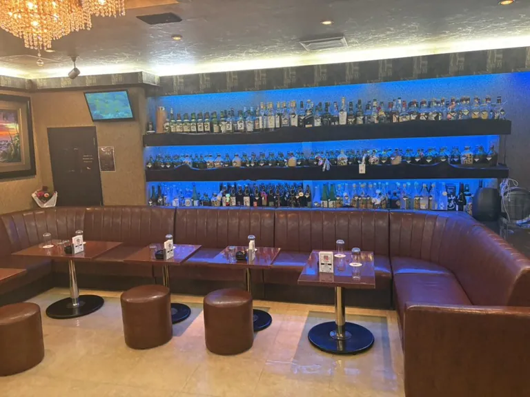 帝 （ミカド）の店内