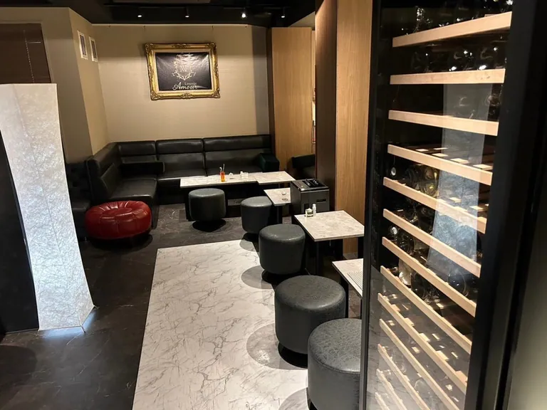 アムールの店内