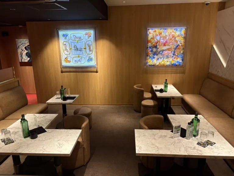キャラットの店内