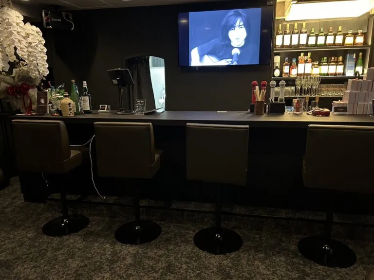 ラプソディの店内
