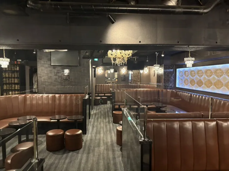 ナインの店内