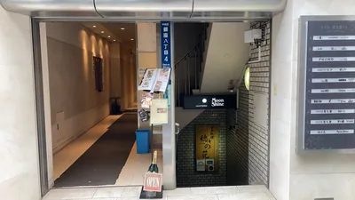舞花 （マイカ）への道順 8／8：十字路に出る手前の左手に銀座舞花の入る「たくみビル」があります。