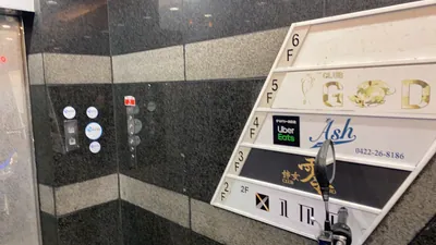 三鷹　シンへの道順 6／8：横断歩道を渡った正面が三鷹シンの入る「