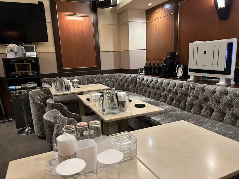 アジュール （紺碧）の店内
