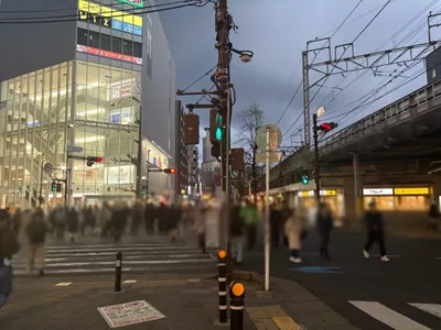 セレーネへの道順 7／16：五差路を正面に渡ります。