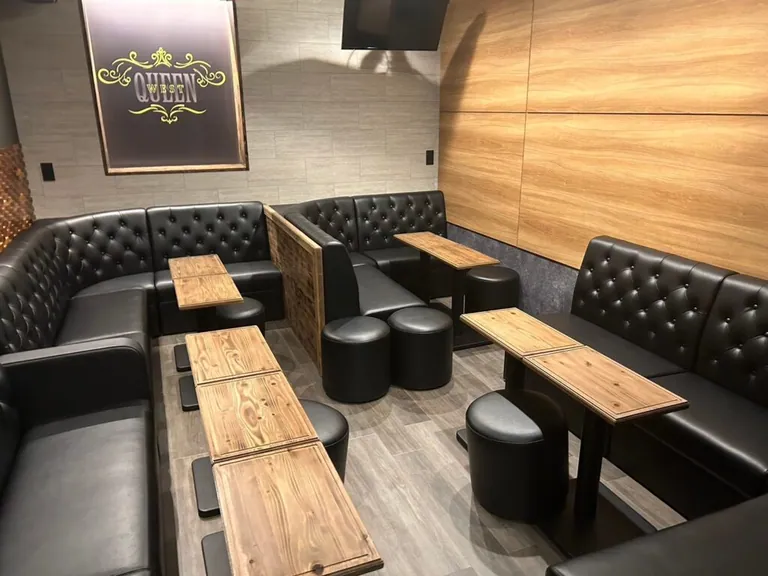 B4 （ビーフォー）の店内