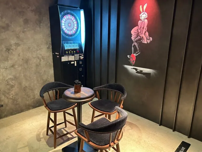 B4 （ビーフォー）の店内