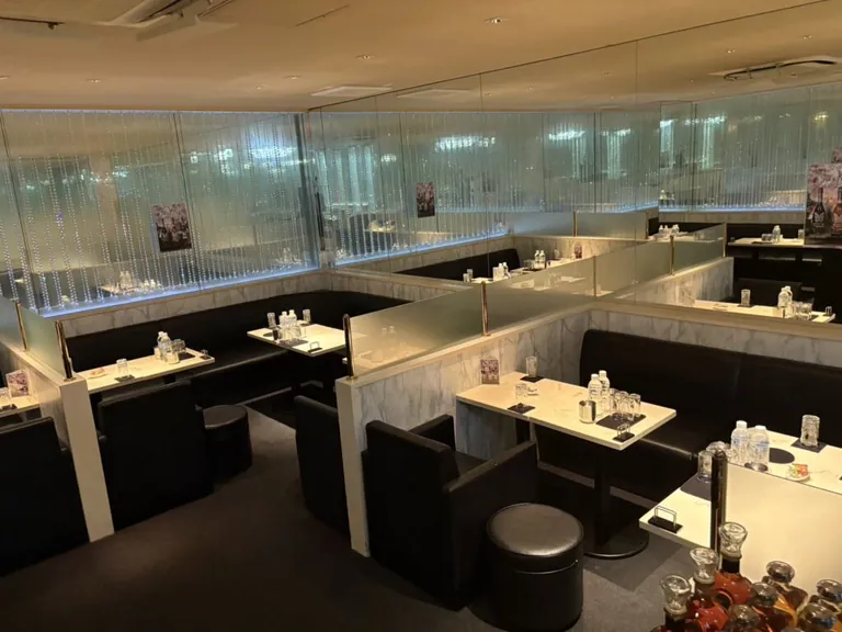 練馬　エクラの店内