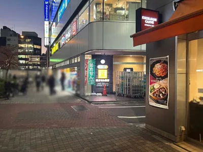 雫 （シズク）への道順 3／4：右手の一つ目の路地を右折します。