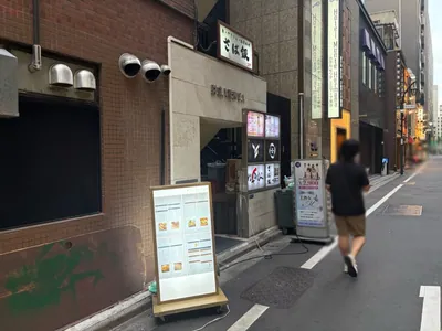 姉キャバ日本橋店 （アネキャバ）への道順 5／5：右折後すぐ左手に日本橋姉キャバ日本橋店が入る「財成ビル」があります。