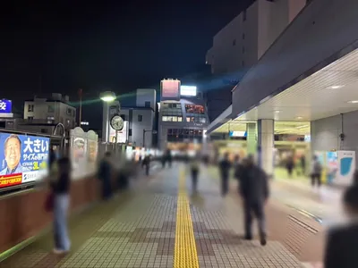 柏　バロールへの道順 2／8：駅を背にして右手に進みます。