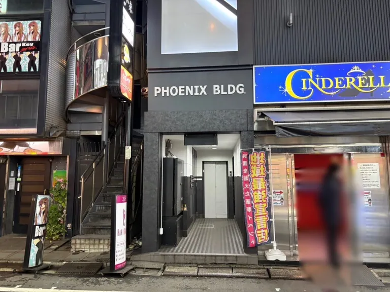 天 （テン）の店内