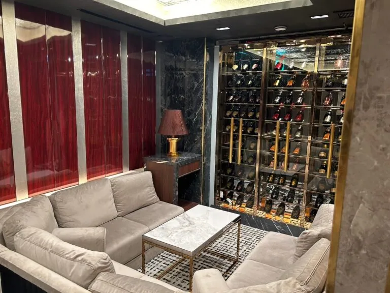 ベルラウンジの店内