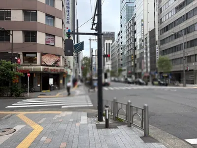 香坂 （コウサカ）への道順 8／9：二つ目の十字路も超えて直進を続けます。