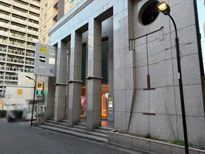 美ノ間 （ビノマ）への道順 6／6：突き当りの手前の右手に六本木美ノ間が入る「三経41ビル」があります。