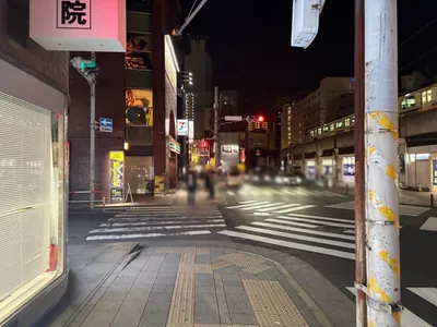 グランヴァレへの道順 11／17：十字路を越えて直進します。