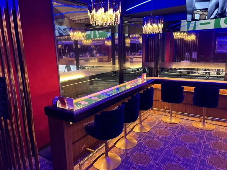 B4 （ビーフォー）の店内