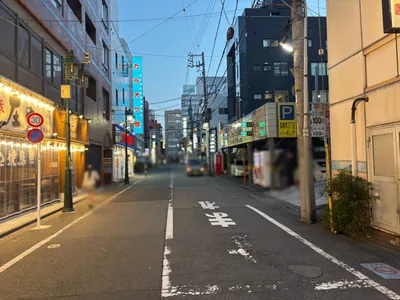 ナインへの道順 7／11：直進します。