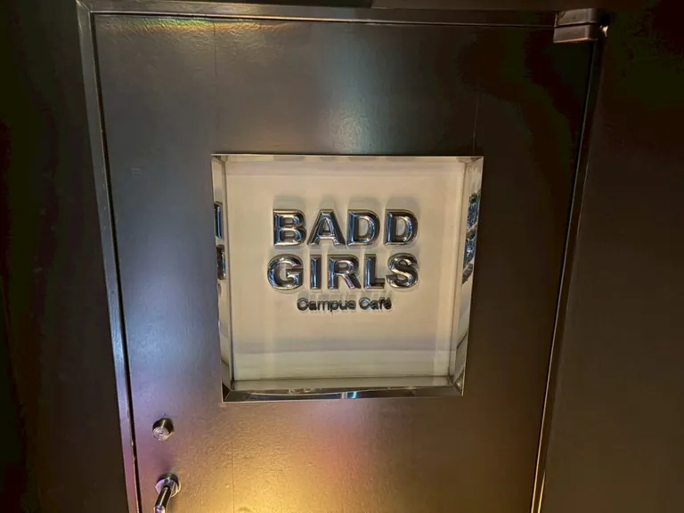 バッドガールズ（Campus Cafe BADD GIRLS 銀座店）の店内